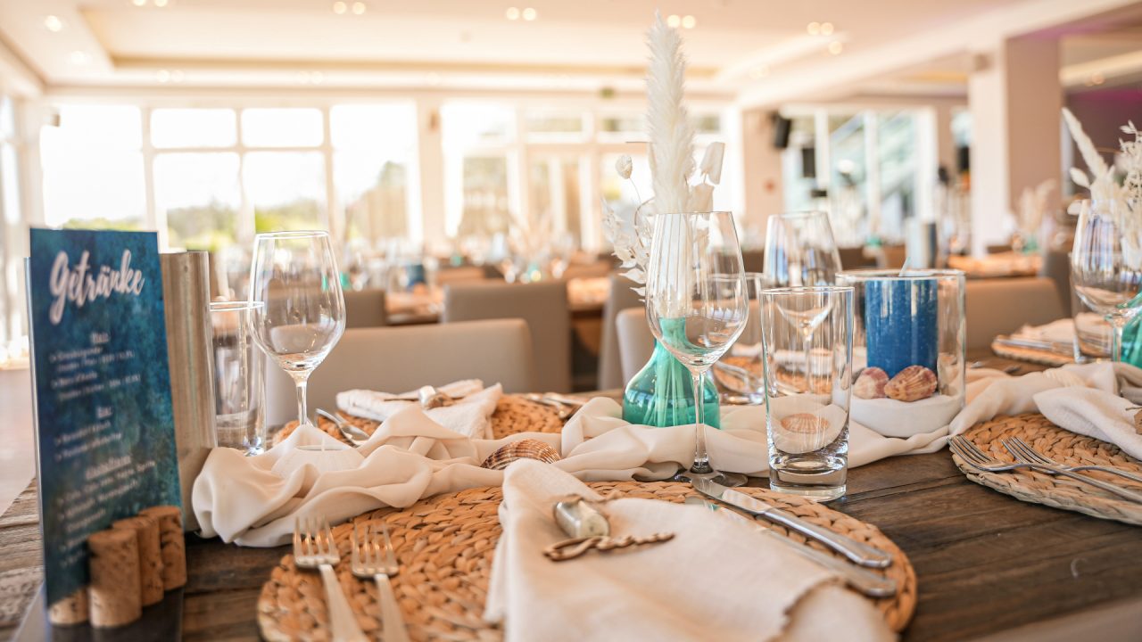 Tischgedeck Hochzeit Motto Mediterran im Seepavillon am Fühlinger See
