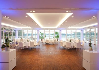 Dinnerbestuhlung rund im Seepavillon