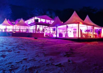 Seepavillon mit Außenzelten