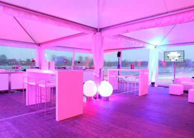 Bestuhlung im Außenzelt im Seepavillon