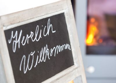 Schild Herzlich Willkommen