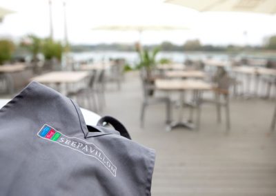 graue Schürze Seepavillon